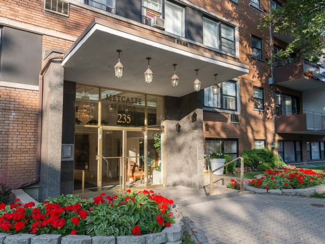 Westmount Apartment 1-2 b. $1,200/month. Apartment for rent in Westmount