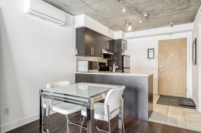 Quartier latin and south-central  1 b. $72/day. Apartment for rent in Quartier latin and south-central