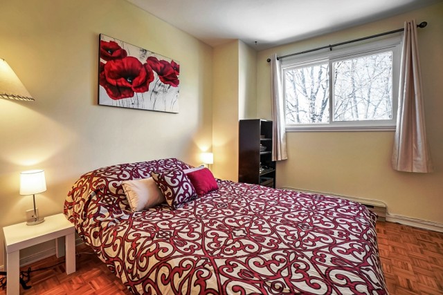 Brossard  4+ b. $115/day. Apartment for rent in Brossard