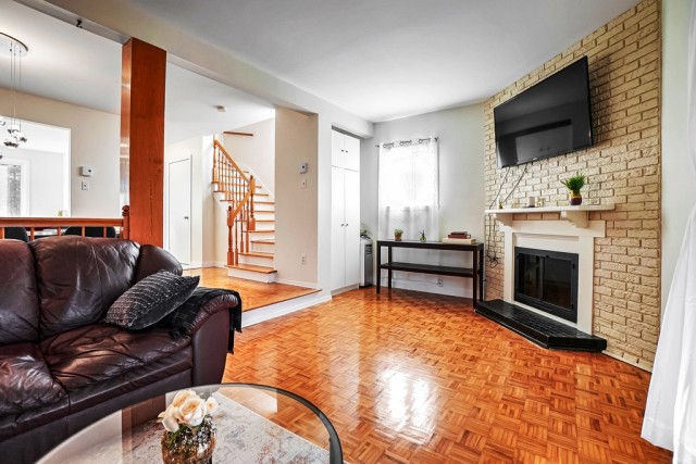 Brossard  4+ b. $115/day. Apartment for rent in Brossard