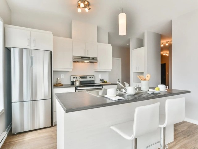 Saint-Hubert Apartment 1-2 b. $1,400/month. Apartment for rent in Saint-Hubert