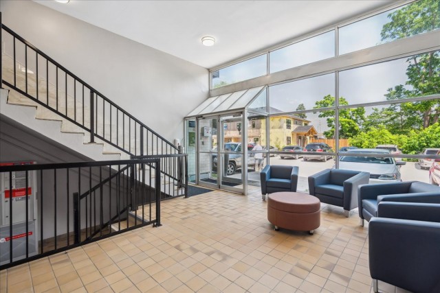 London Apartment Studio $1,355/month. Apartment for rent in London