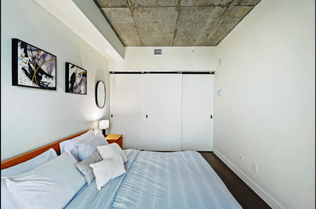 Ville-Saint-Laurent  1 b. $100/day. Apartment for rent in Ville-Saint-Laurent