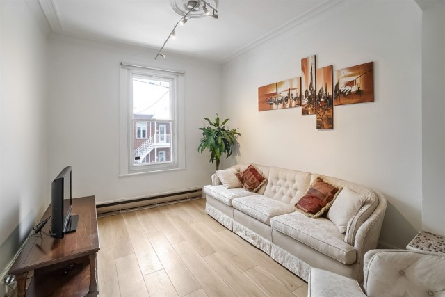 Ville-Emard and Cote-St-Paul  2 b. $76/day. Apartment for rent in Ville-Emard and Cote-St-Paul