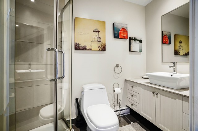 Notre-Dame-de-Grace  2 b. $73/day. Apartment for rent in Notre-Dame-de-Grace
