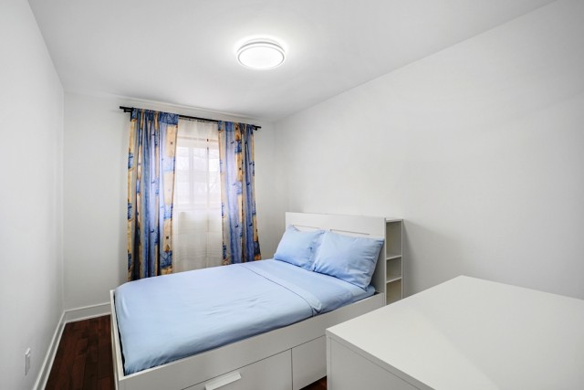 Anjou  3 b. $100/day. Apartment for rent in Anjou