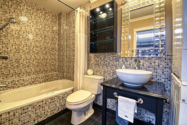 Plateau Mont-Royal  2 b. $82/day. Apartment for rent in Plateau Mont-Royal