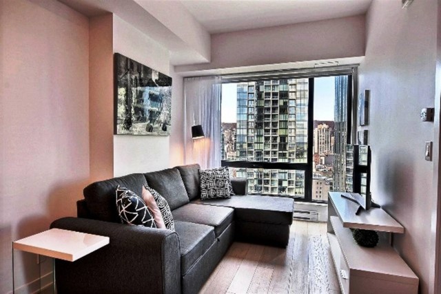 Downtown - Montreal  1 b. $100/day. Apartment for rent in Downtown - Montreal