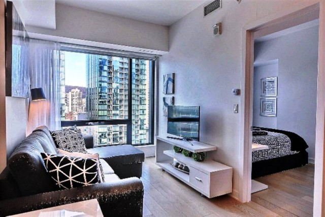 Downtown - Montreal  1 b. $100/day. Apartment for rent in Downtown - Montreal