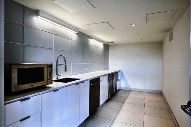 Downtown - Montreal  1 b. $100/day. Apartment for rent in Downtown - Montreal