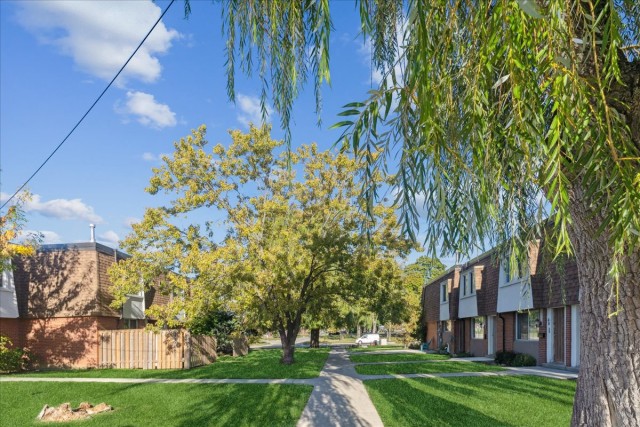 Mississauga Apartment 3 b. $2,995/month. Apartment for rent in Mississauga
