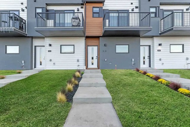 Calgary House 2 b. $1,899/month. Apartment for rent in Calgary