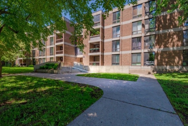 Ile-des-Soeurs Apartment 1 b. $1,619/month. Apartment for rent in Ile-des-Soeurs