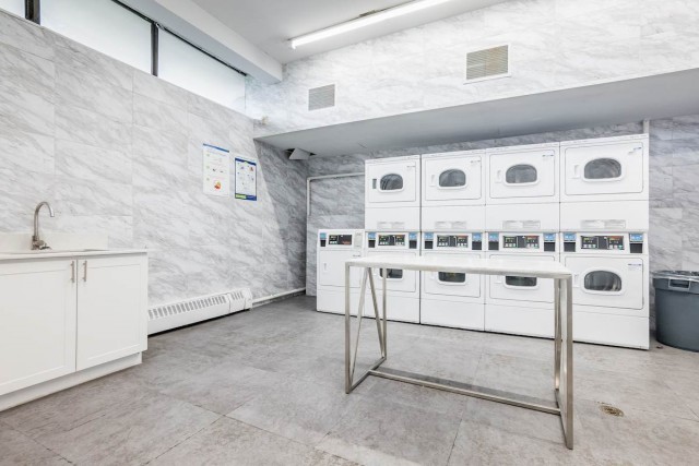 Appartement 2 1/2 Mississauga 1 895 $/mois. Appartement à louer Mississauga