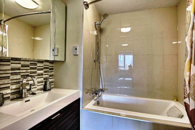 Little-Burgundy and Griffintown  2 b. $100/day. Apartment for rent in Little-Burgundy and Griffintown