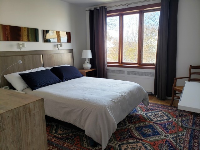 Cote-des-Neiges  3 b. $115/day. Apartment for rent in Cote-des-Neiges