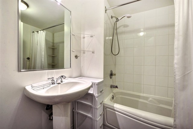 Downtown - Montreal  1 b. $78/day. Apartment for rent in Downtown - Montreal