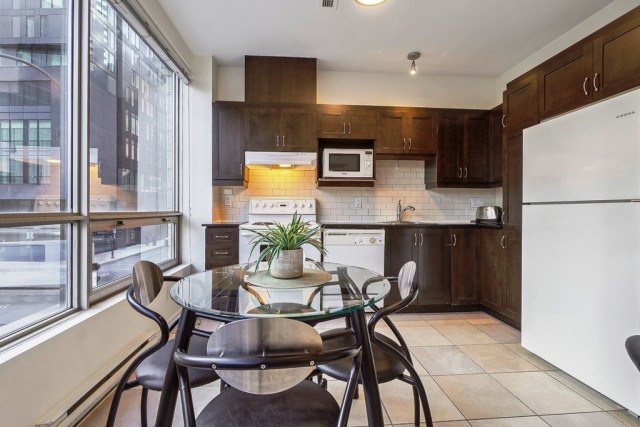 Downtown - Montreal  1 b. $62/day. Apartment for rent in Downtown - Montreal