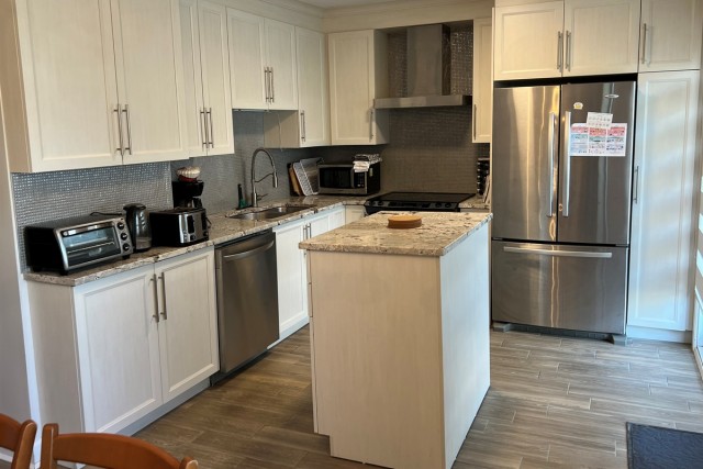 Ahuntsic and Cartierville  2 b. $84/day. Apartment for rent in Ahuntsic and Cartierville
