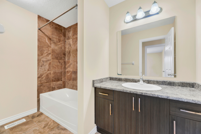 London Apartment 3 b. $2,395/month. Apartment for rent in London