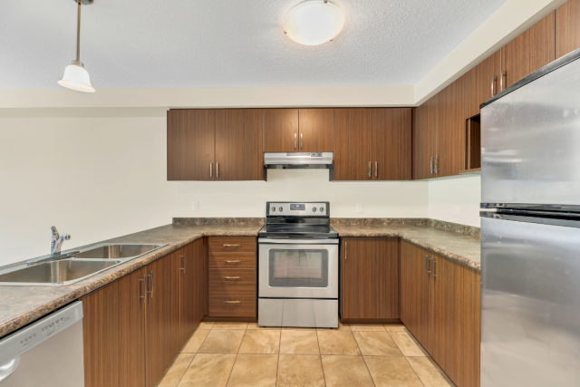 London Apartment 4+ b. $2,895/month. Apartment for rent in London