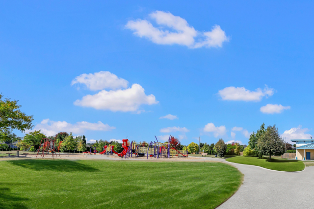 London Apartment 4+ b. $2,895/month. Apartment for rent in London