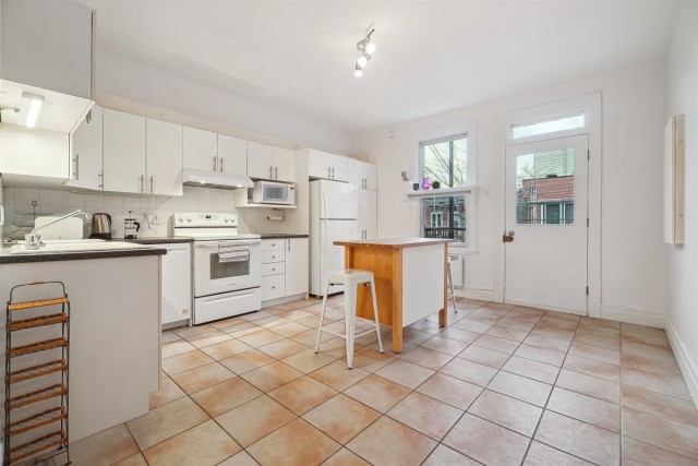 Villeray  2 b. $82/day. Apartment for rent in Villeray