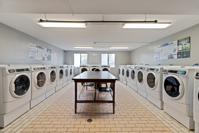 London Apartment 2 b. $1,695/month. Apartment for rent in London