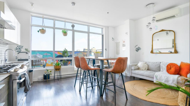 Quartier latin and south-central  1 b. $96/day. Apartment for rent in Quartier latin and south-central