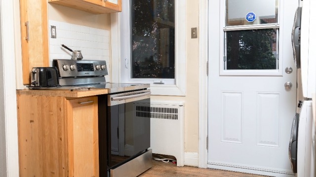  4 1/2 Côte-des-Neiges 85 $/jour. Appartement à louer Côte-des-Neiges