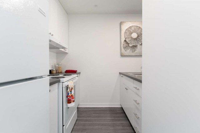 Notre-Dame-de-Grace Apartment Studio $975/month. Apartment for rent in Notre-Dame-de-Grace