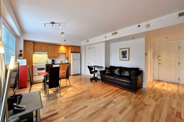 Downtown - Montreal  1 b. $78/day. Apartment for rent in Downtown - Montreal