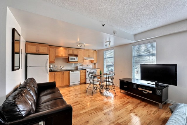 Downtown - Montreal  1 b. $78/day. Apartment for rent in Downtown - Montreal