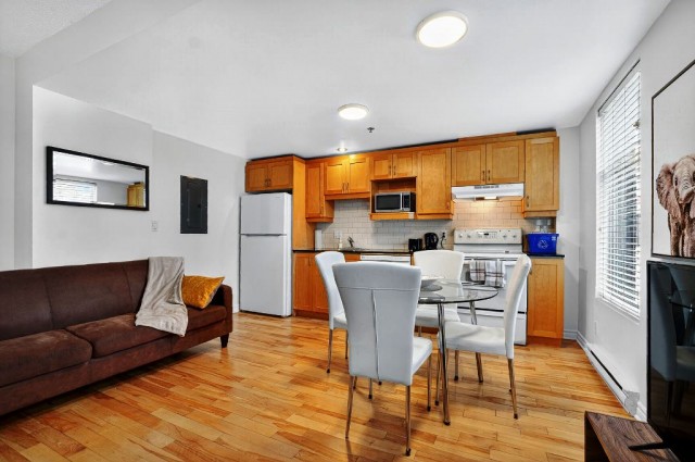 Downtown - Montreal  1 b. $78/day. Apartment for rent in Downtown - Montreal