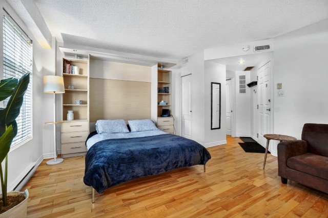 Downtown - Montreal  1 b. $78/day. Apartment for rent in Downtown - Montreal