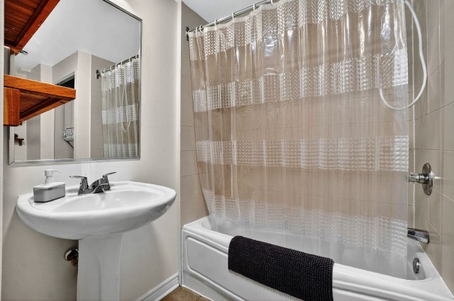 Downtown - Montreal  1 b. $78/day. Apartment for rent in Downtown - Montreal