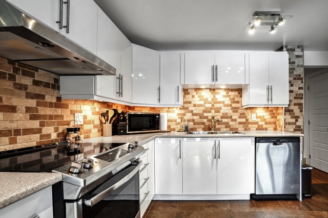 Ville-Emard and Cote-St-Paul  4+ b. $93/day. Apartment for rent in Ville-Emard and Cote-St-Paul