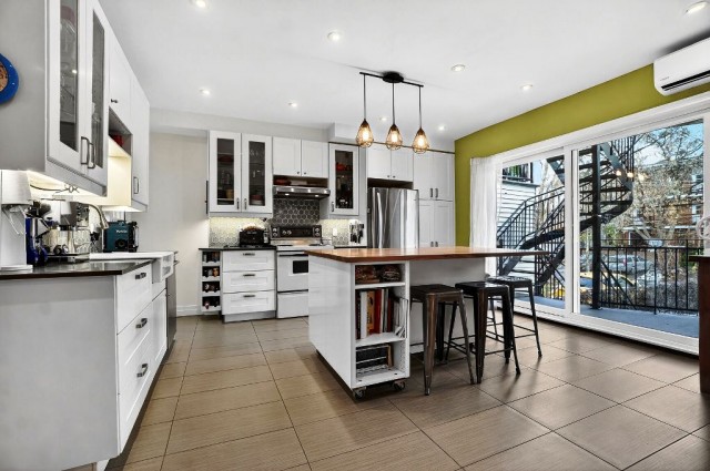  4 1/2 Côte-des-Neiges 72 $/jour. Appartement à louer Côte-des-Neiges