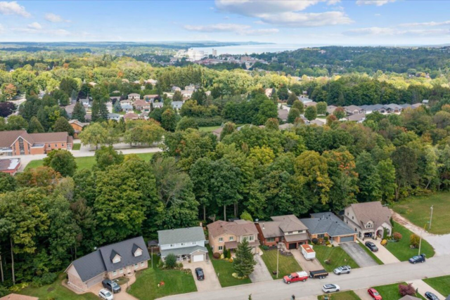 London Apartment 1-2 b. $1,995/month. Apartment for rent in London