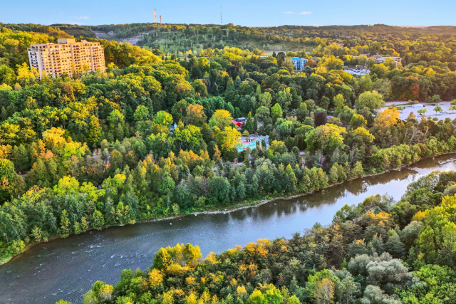 London Apartment 4+ b. $2,795/month. Apartment for rent in London