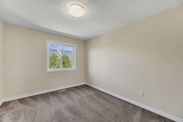 London Apartment 4+ b. $2,795/month. Apartment for rent in London