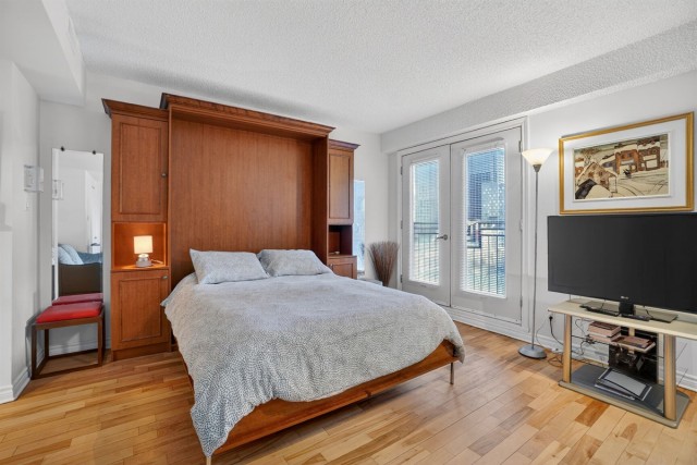 Downtown - Montreal  1 b. $78/day. Apartment for rent in Downtown - Montreal