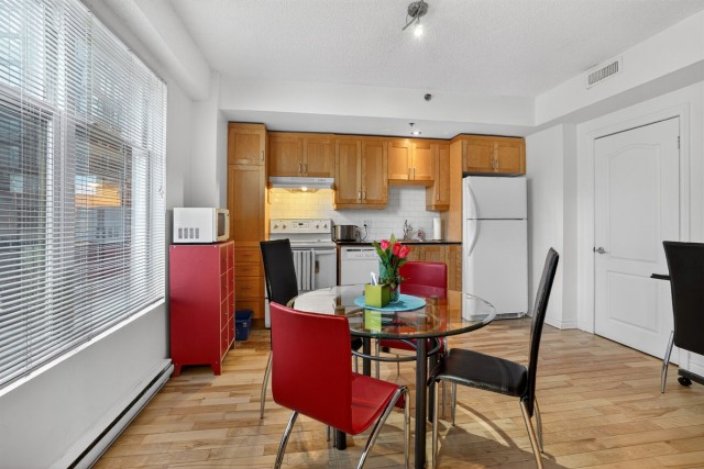 Downtown - Montreal  1 b. $78/day. Apartment for rent in Downtown - Montreal