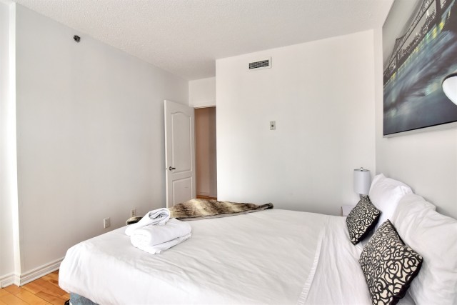 Downtown - Montreal  2 b. $103/day. Apartment for rent in Downtown - Montreal