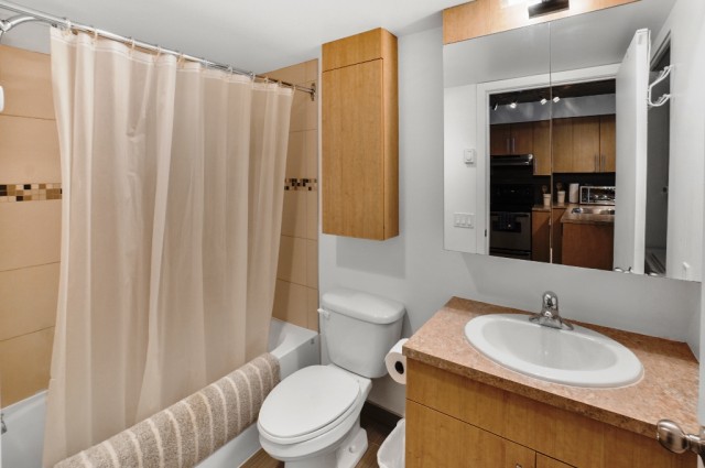 Quartier latin and south-central  1 b. $78/day. Apartment for rent in Quartier latin and south-central