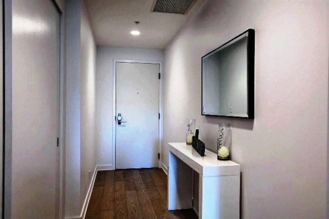 Downtown - Montreal  1 b. $100/day. Apartment for rent in Downtown - Montreal