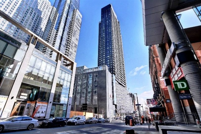 Downtown - Montreal  1 b. $100/day. Apartment for rent in Downtown - Montreal