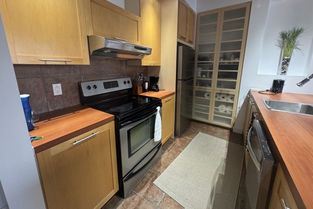 Downtown - Montreal  1 b. $70/day. Apartment for rent in Downtown - Montreal