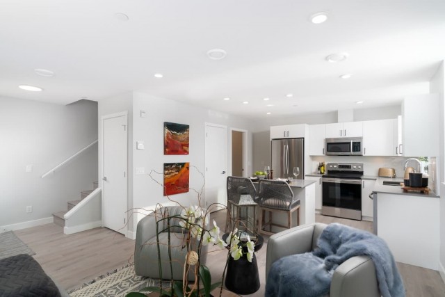 Kelowna Apartment 2-3 b. $3,310/month. Apartment for rent in Kelowna