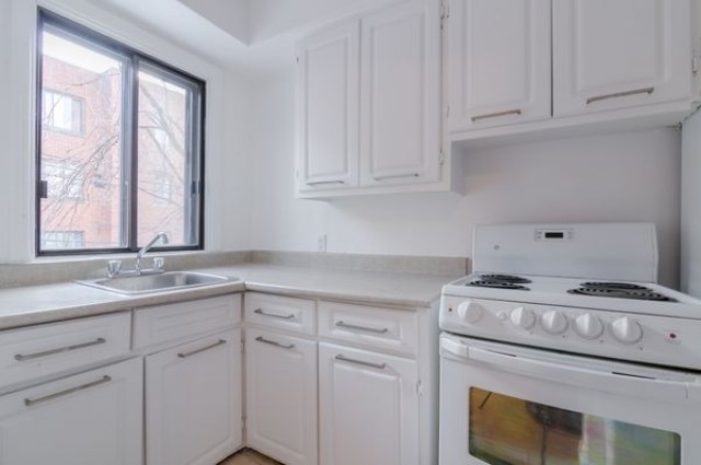 Cote-des-Neiges Apartment 1 b. $1,095/month. Apartment for rent in Cote-des-Neiges